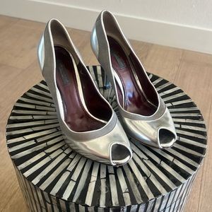 Dolce & Gabbana Silver Patent leather and Suede Peep toe shoes, made in italy